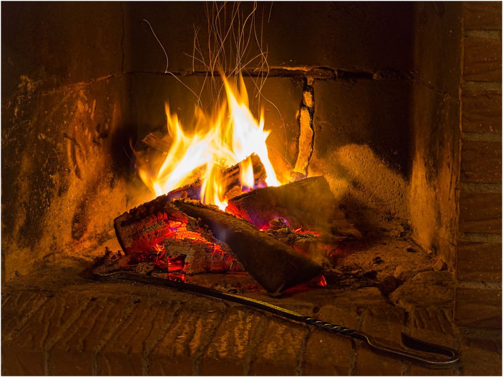 Горящий камин