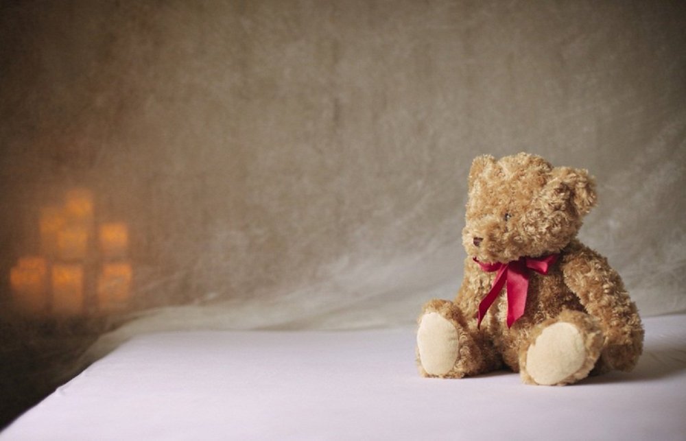 Мягкая игрушка на полу