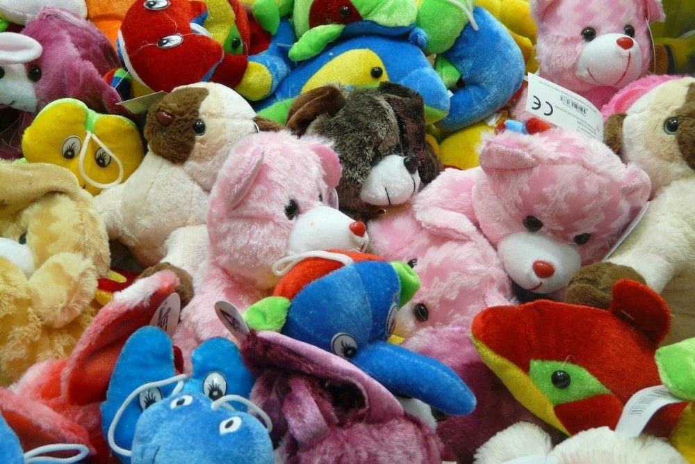 Много игрушек