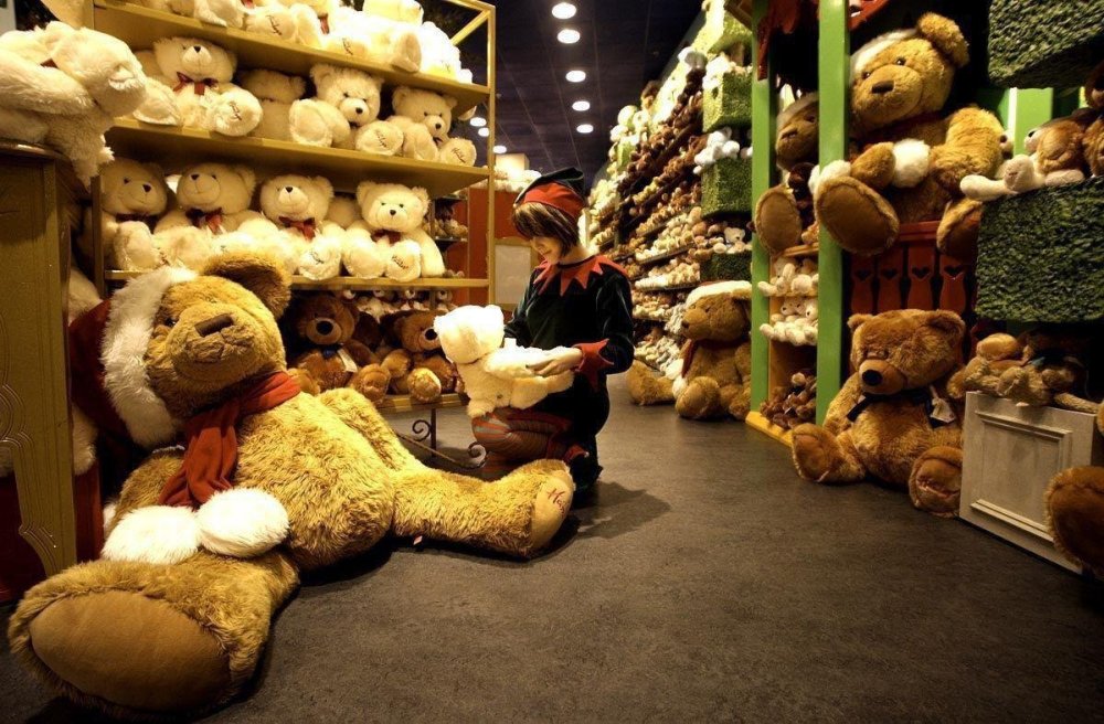 Красивый магазин игрушек