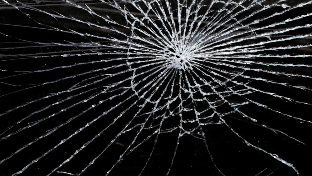 Потресканный экран