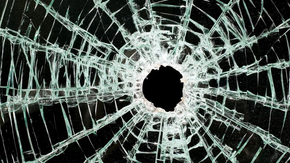 Трещина на телефоне