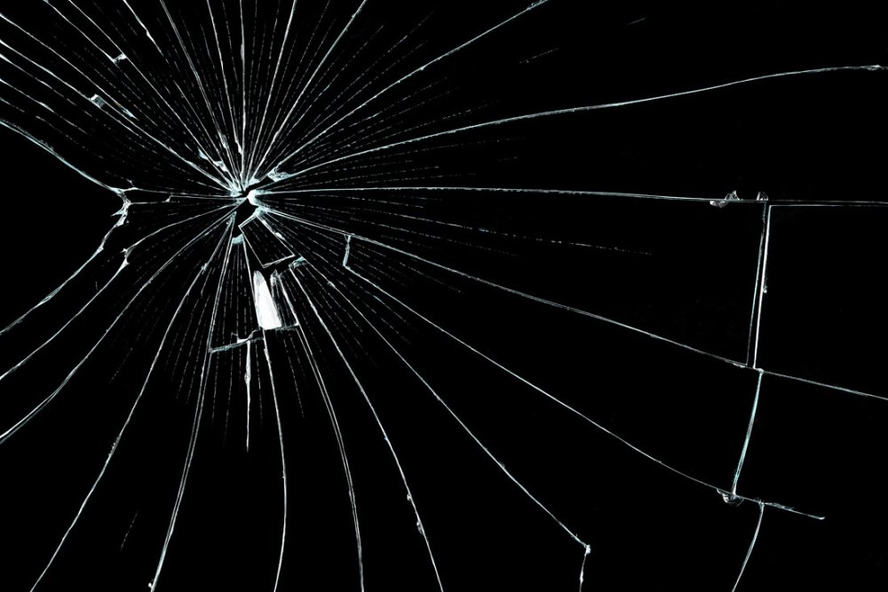 Треснувшее стекло