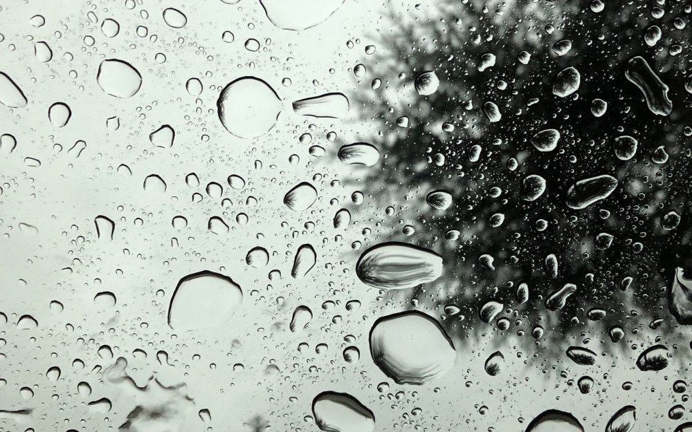 Капли на стекле