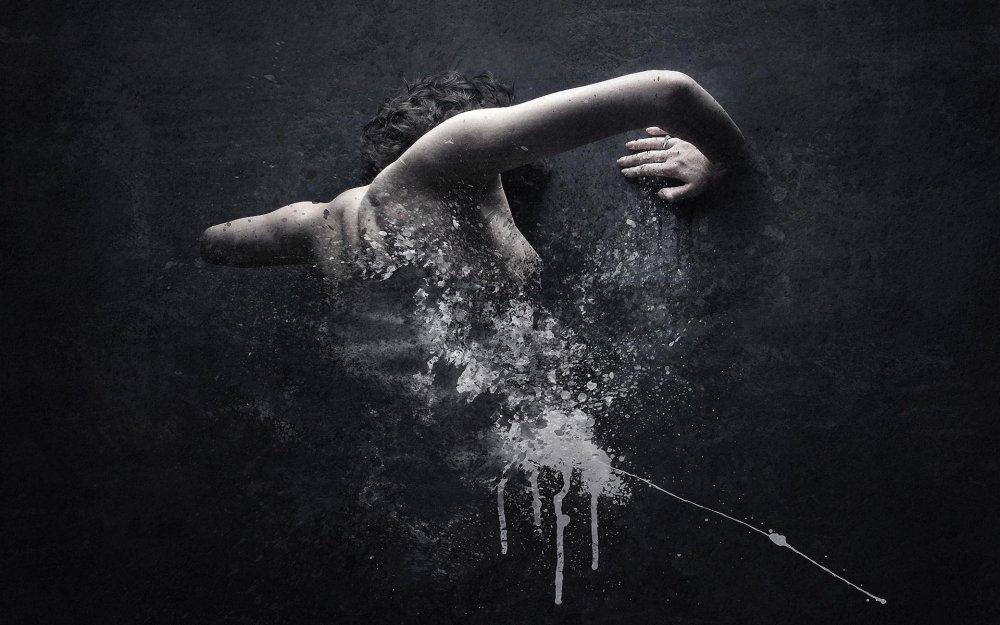 Человек в костюме с галстуком