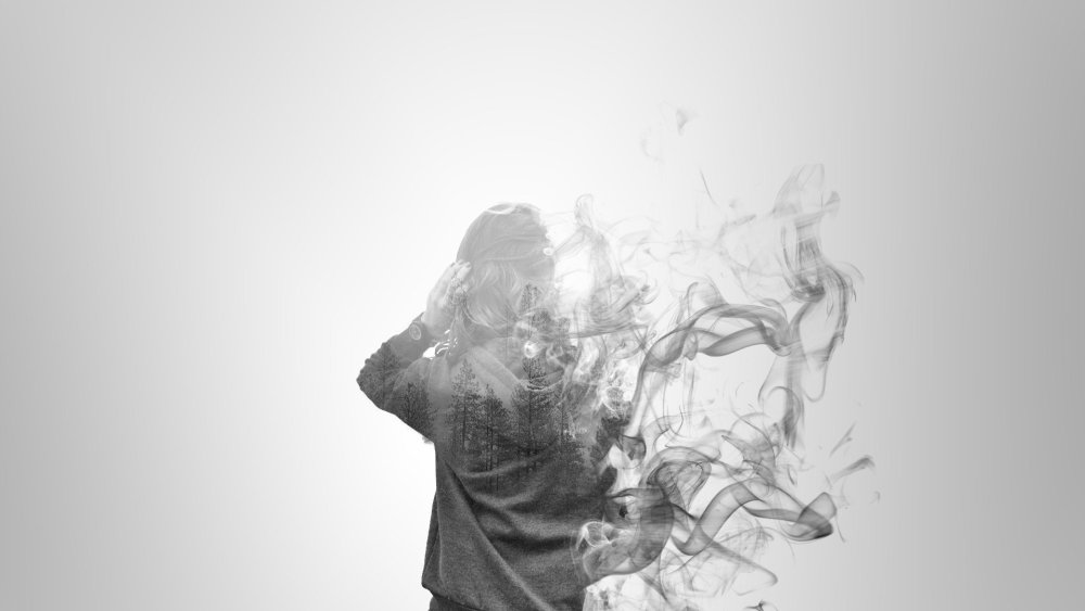 Женское лицо в тени