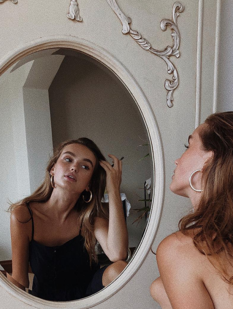 Страшное отражение в зеркале