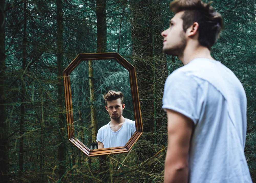 Девушка в зеркале Эстетика