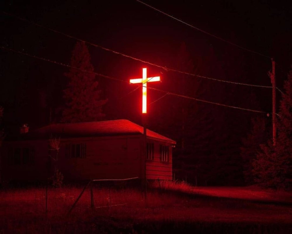 Крест на синем фоне