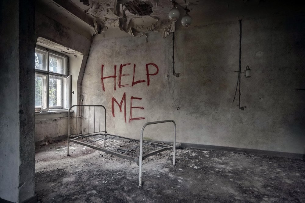 В комнате темно