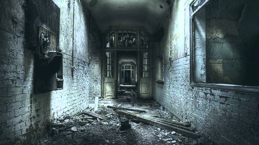 Страшная тёмная комната