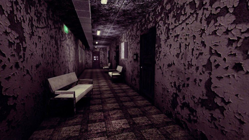 Лестница в заброшенном доме