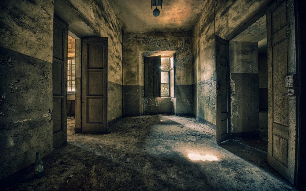 Заброшенный сарай внутри