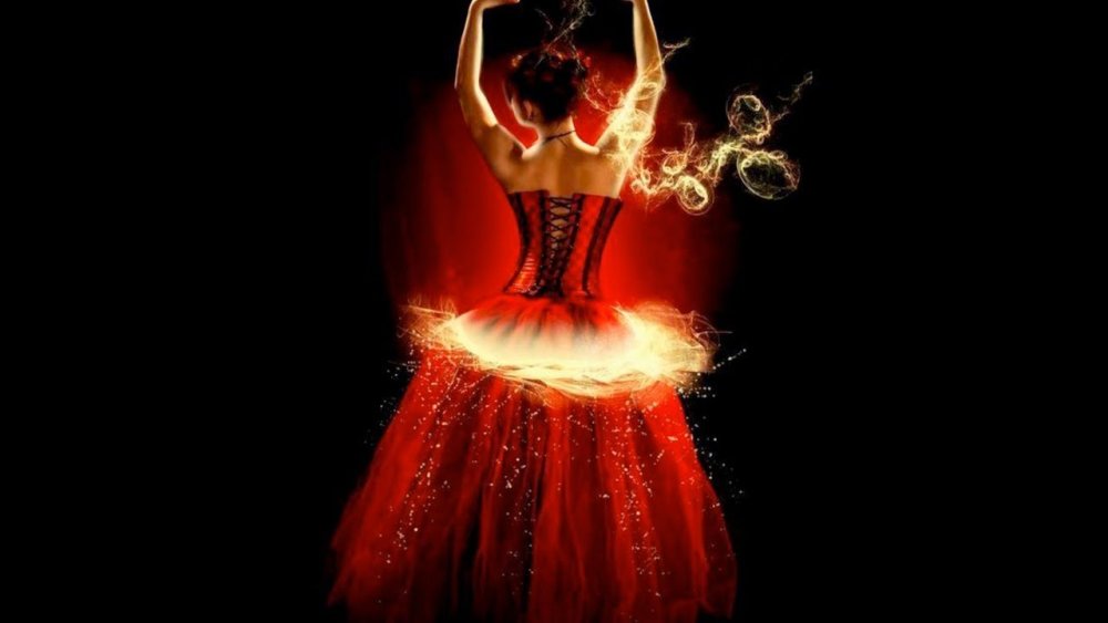 Девушка танцует на Красном фоне