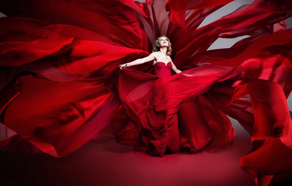 Танцовщица в Красном платье