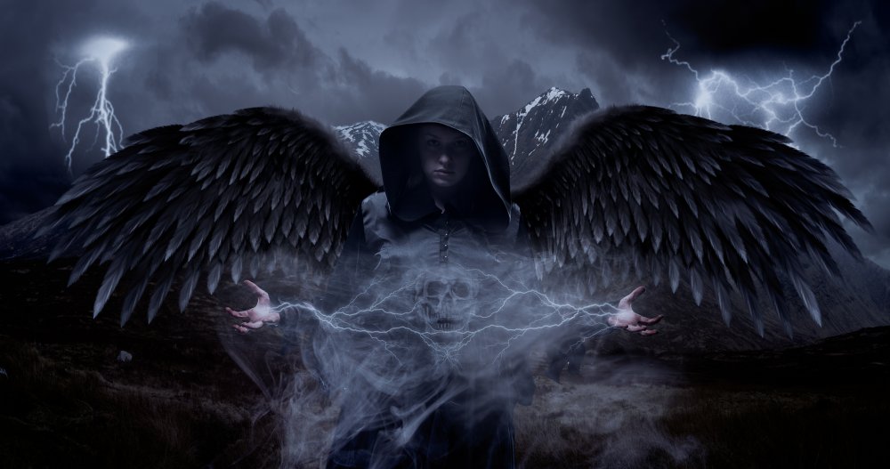 Фея на черном фоне