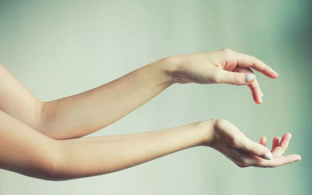 Рука девушки