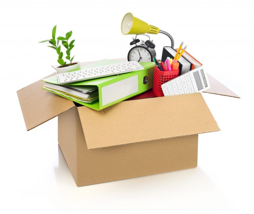 Офисный переезд на белом фоне