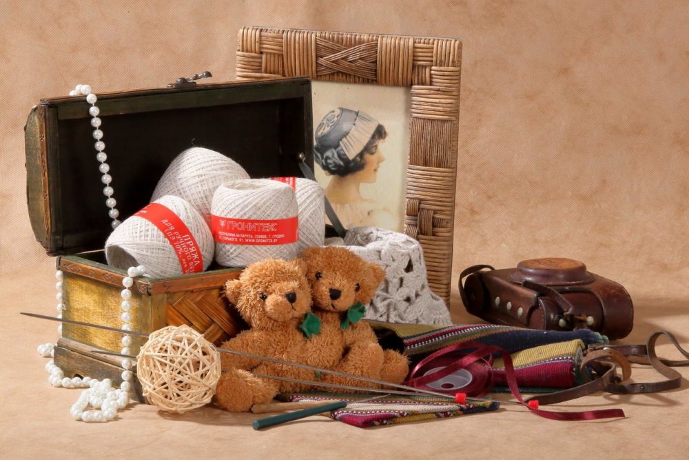 Человек с коробками