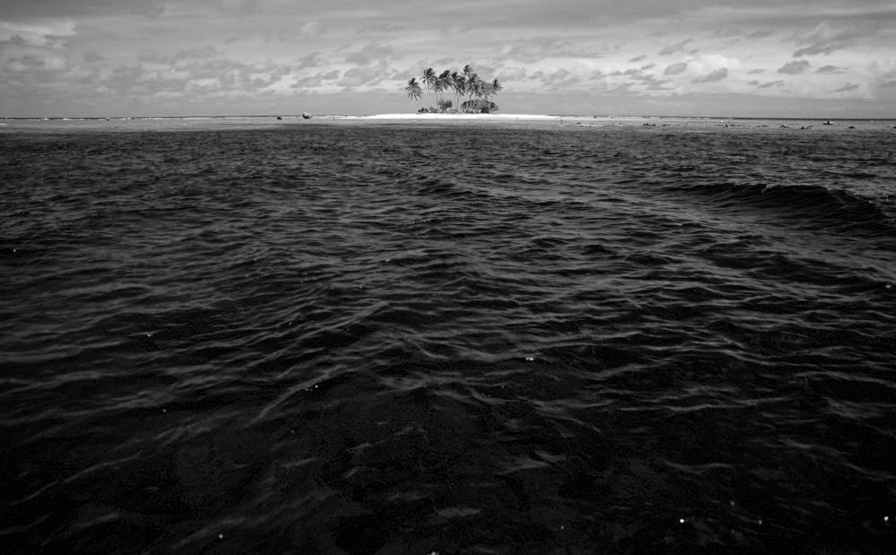 Море черно белое