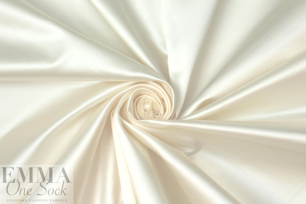 Бежевая атласная ткань