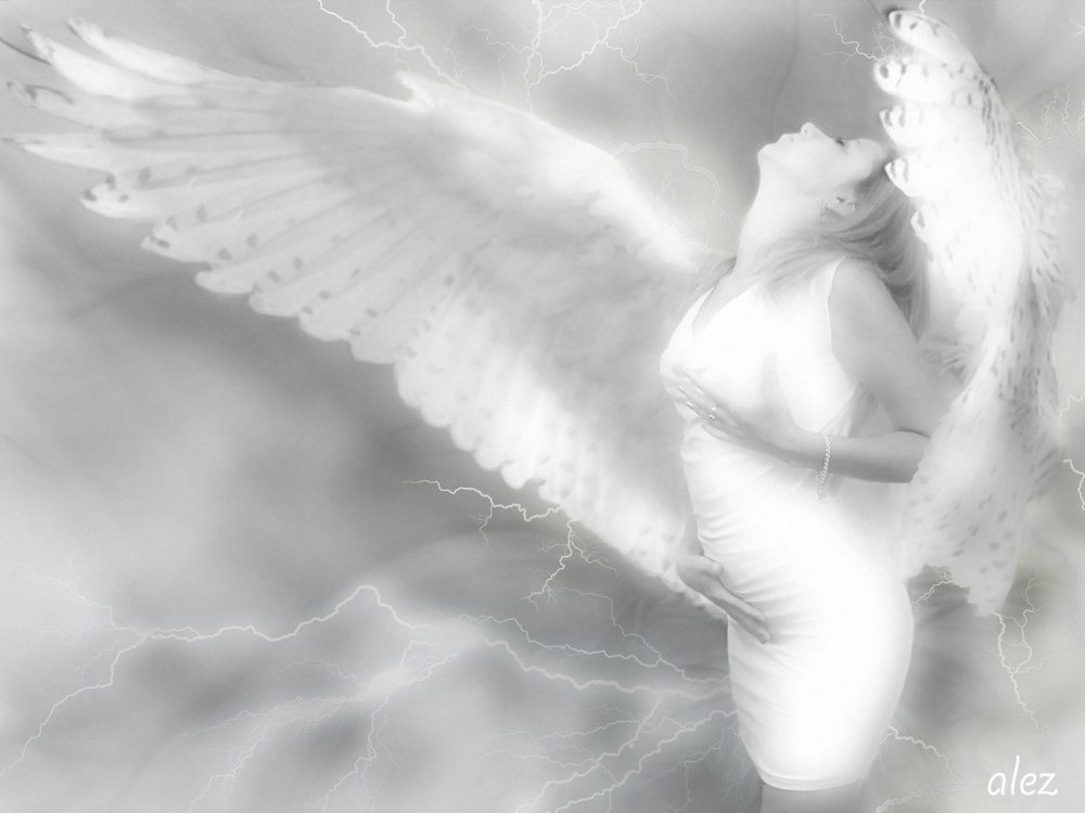 Ангел хранитель на голубом фоне