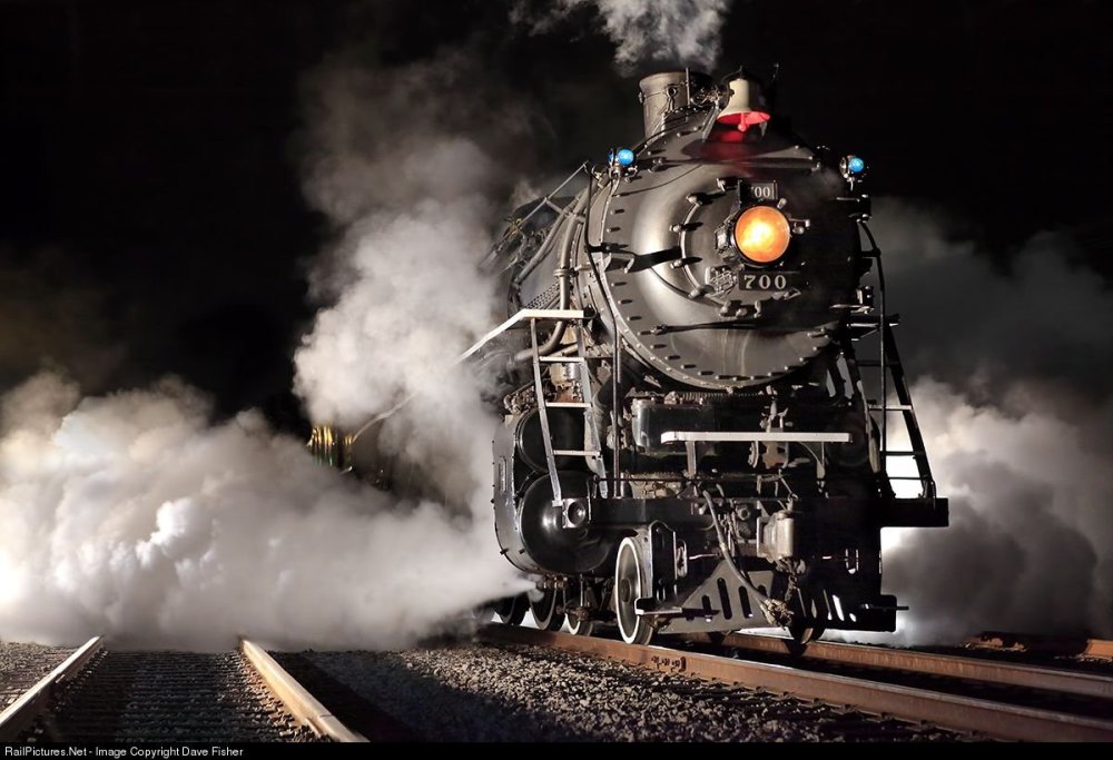 Паровоз мчится