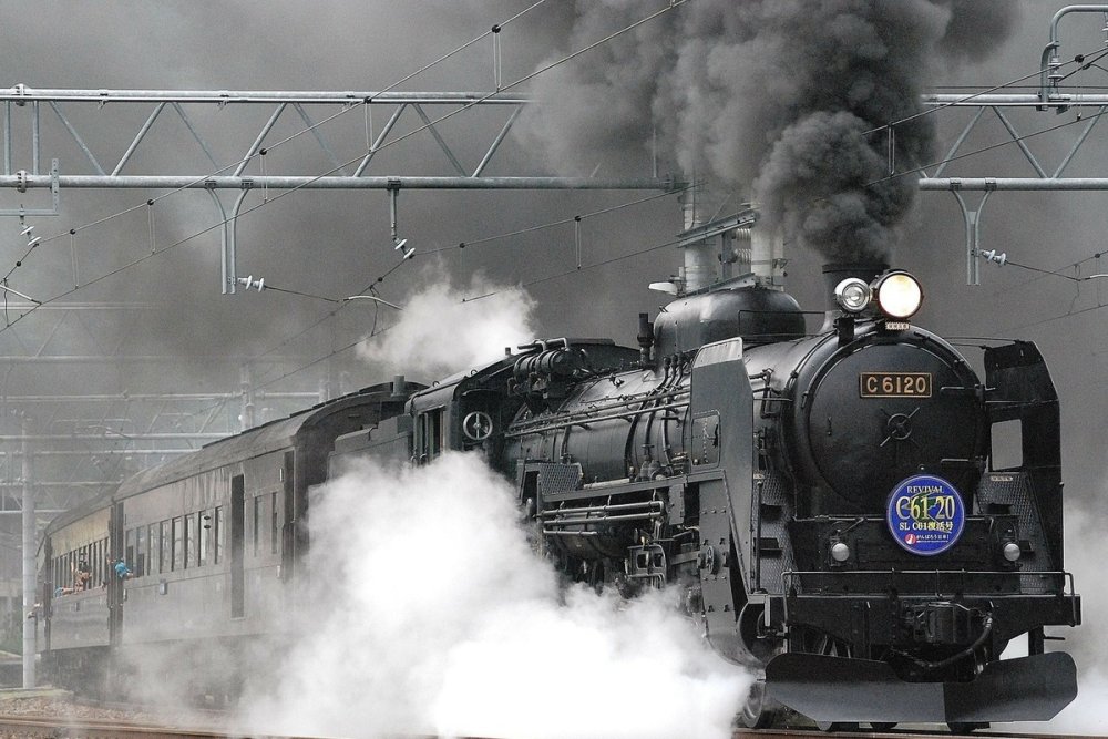 Паровоз пыхтит