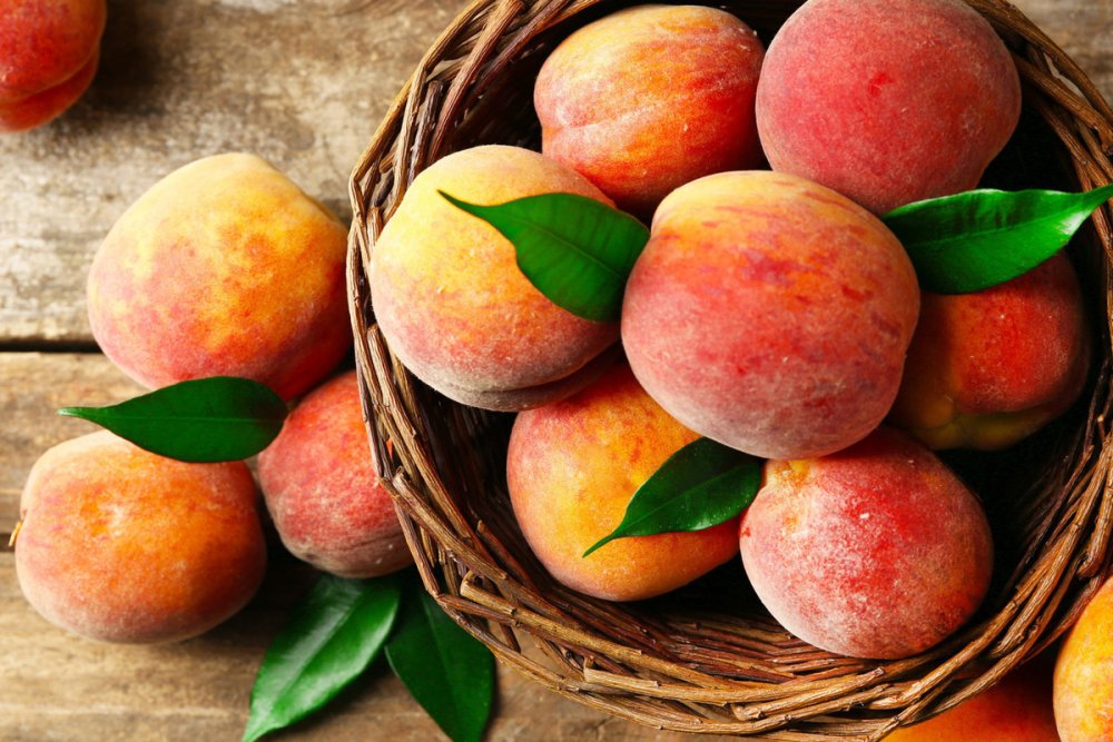 Фрукты персик нектарин