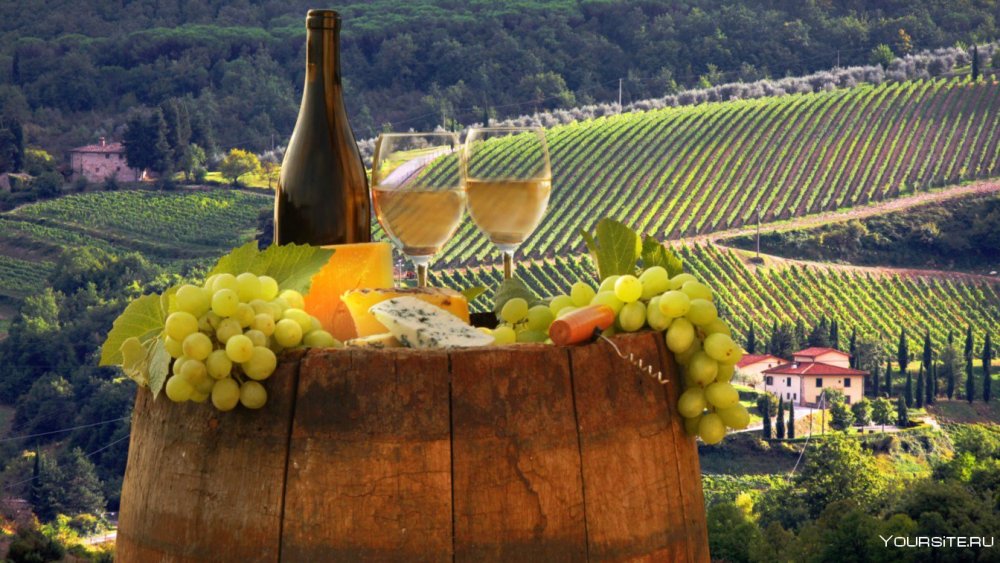 Виноград в корзине