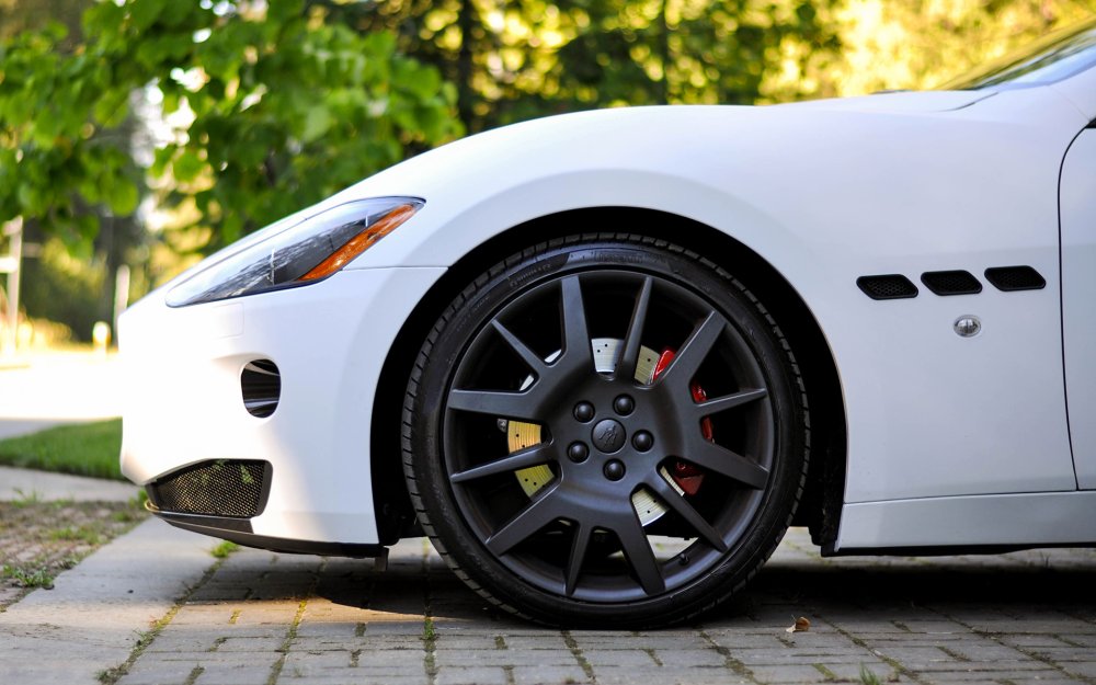 Девушки и шины