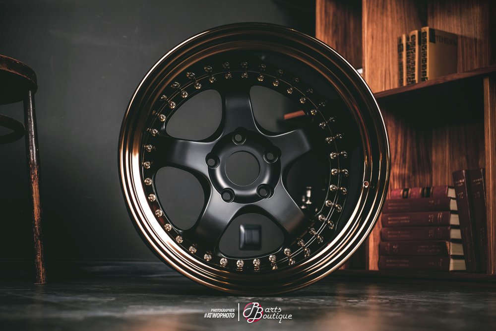 Девушки и шины