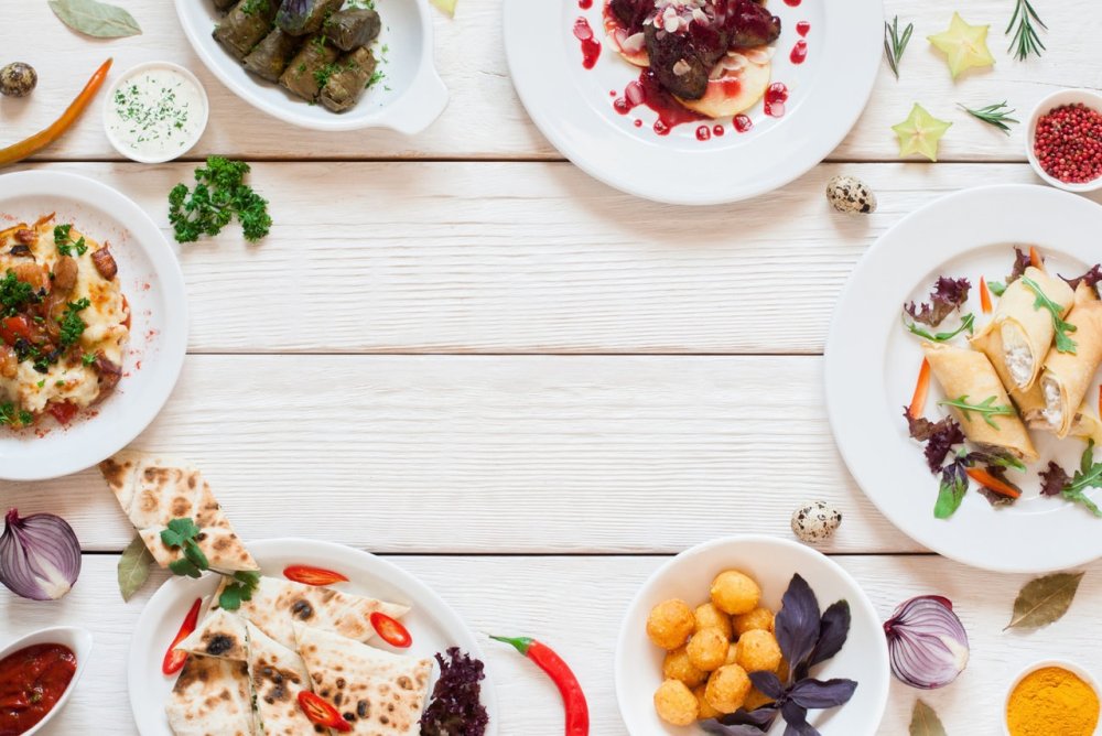 Стол светлый для блюд вид сверху