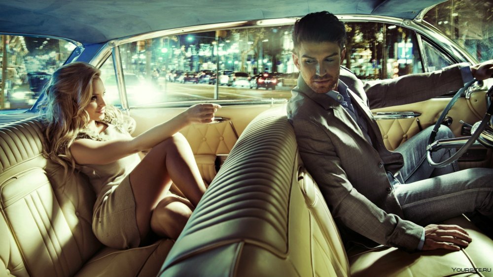 Мужчина и женщина в машине