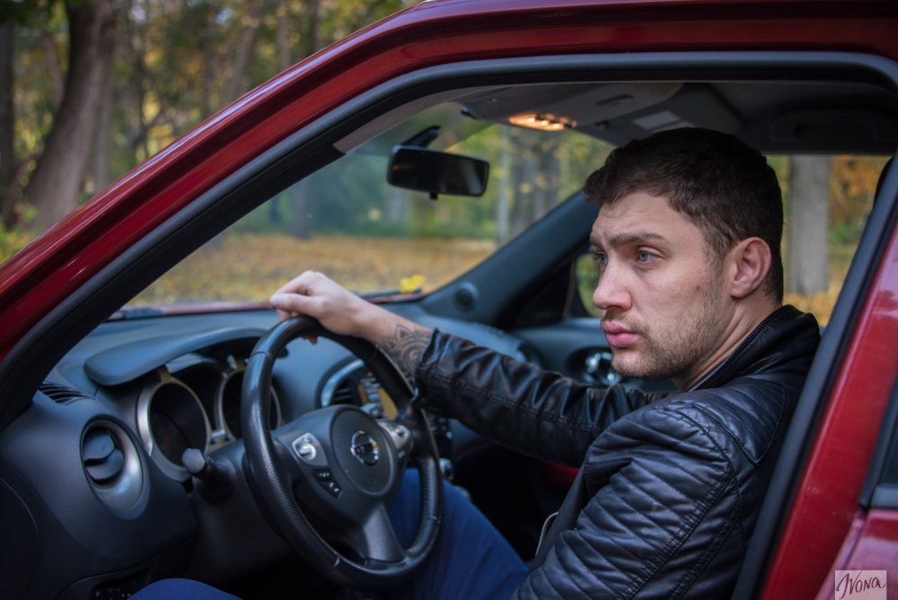 Мужчина в Ауди