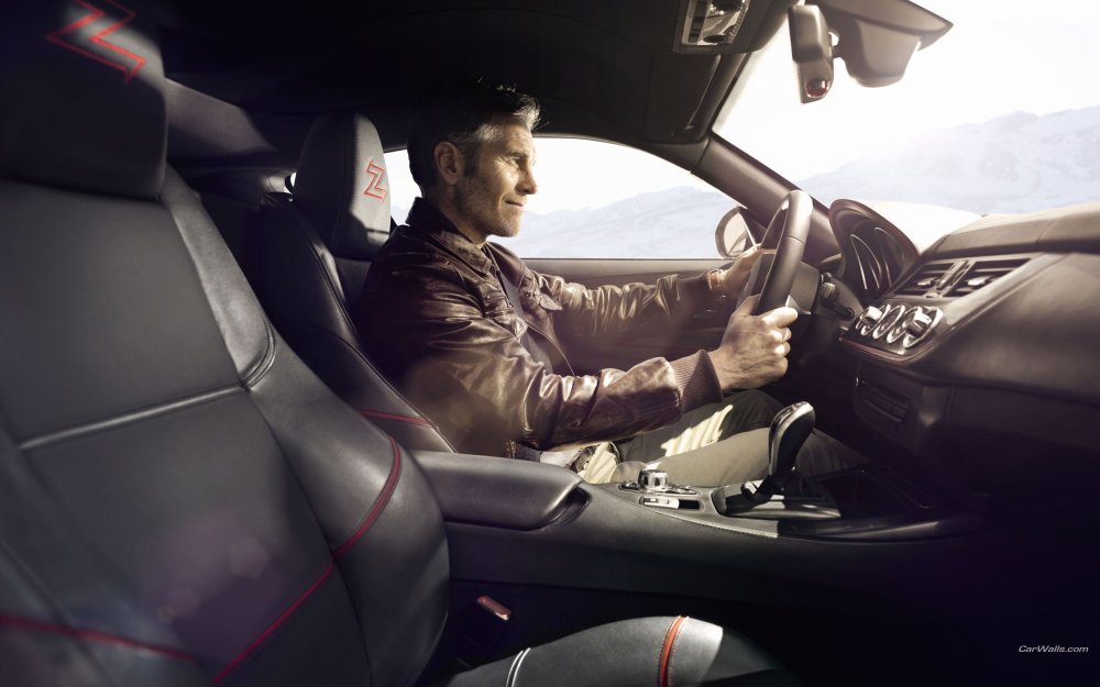 Мужчина в кабриолете