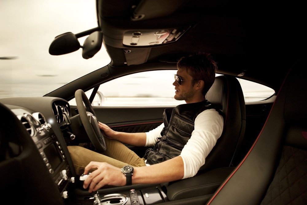 Ник Бейтман в машине