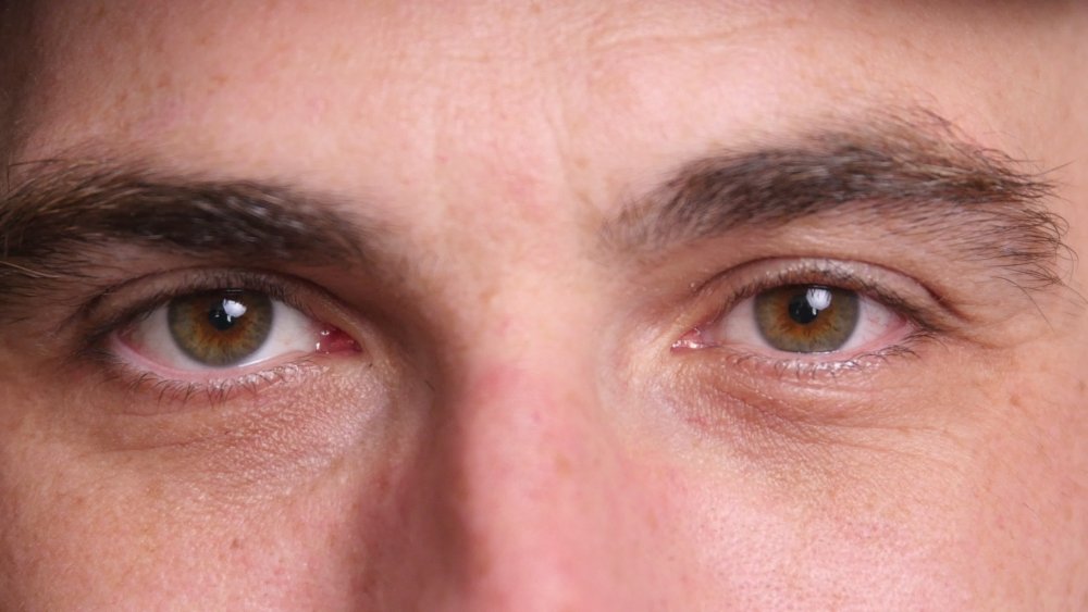 Глаз фото крупным планом мужской в плохом качестве