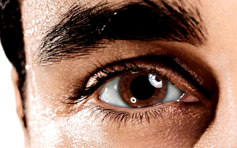 Карие глаза мужские