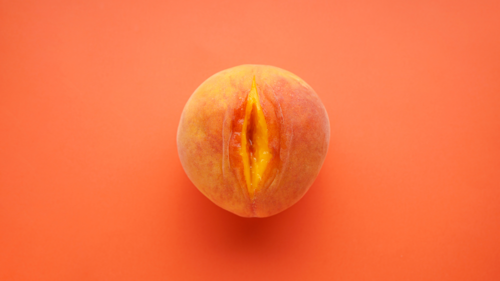 Член на оранжевом фоне