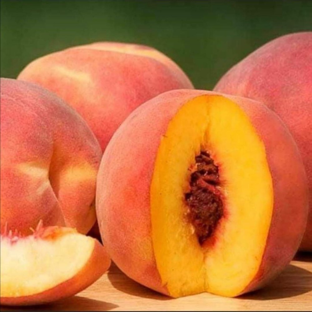 Надкушенный персик