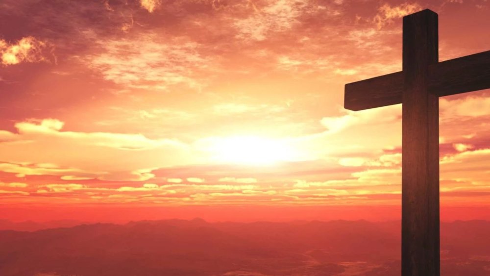 Крест на фоне природы