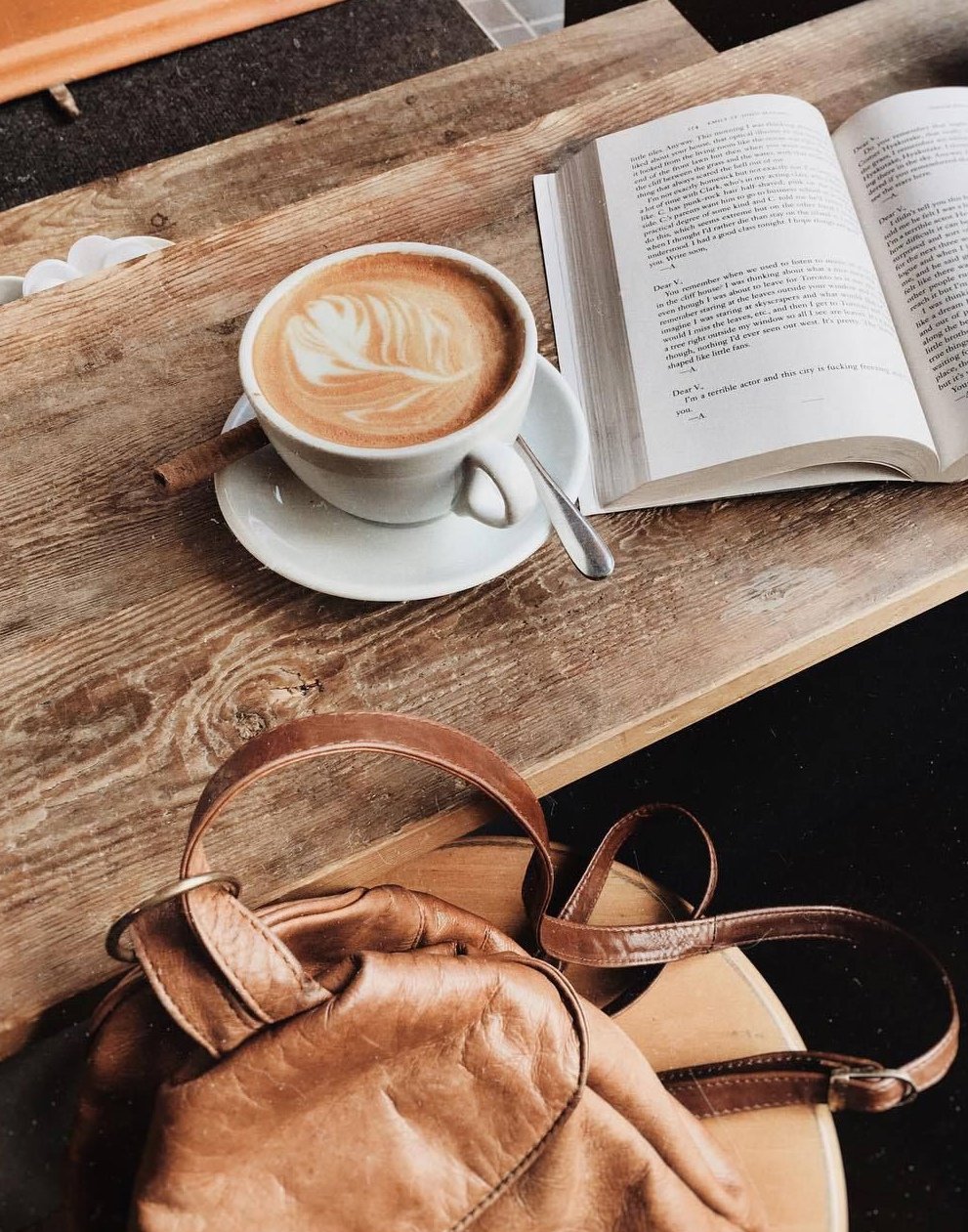 Эстетика ноутбук и чашка кофе