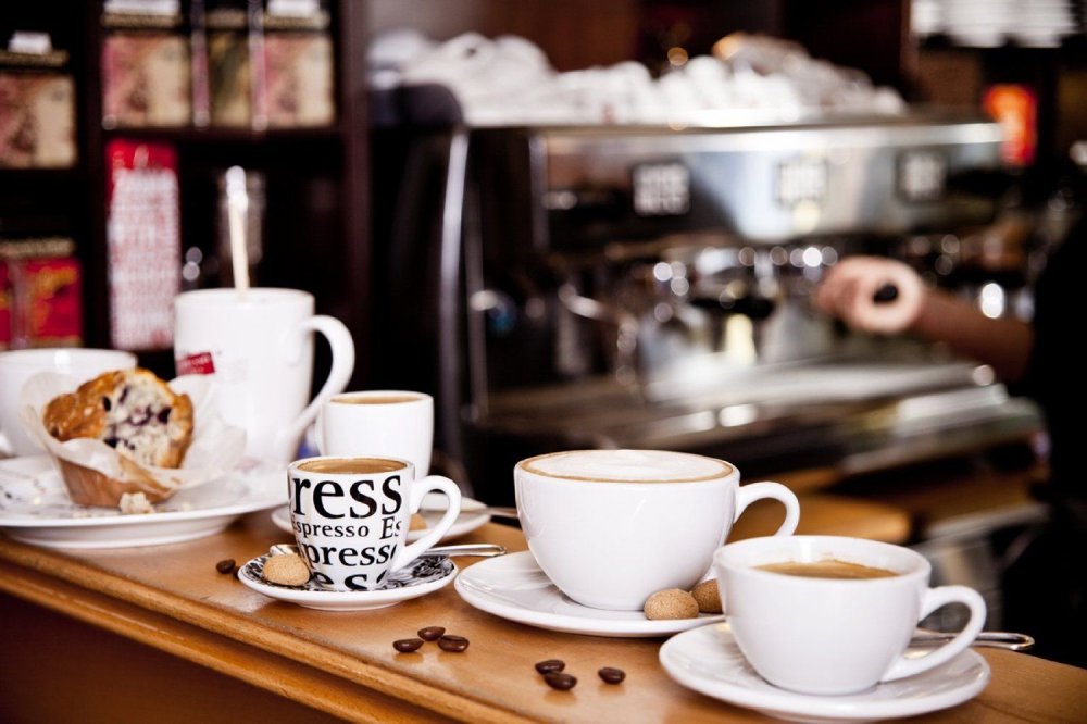 Чашечка кофе на столе