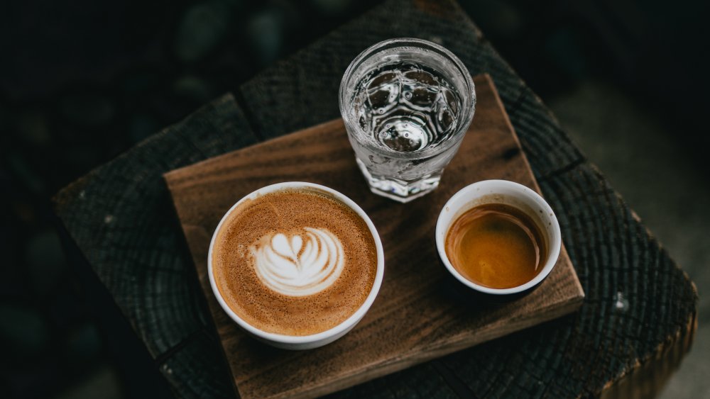 Кофейная чашка с дымком