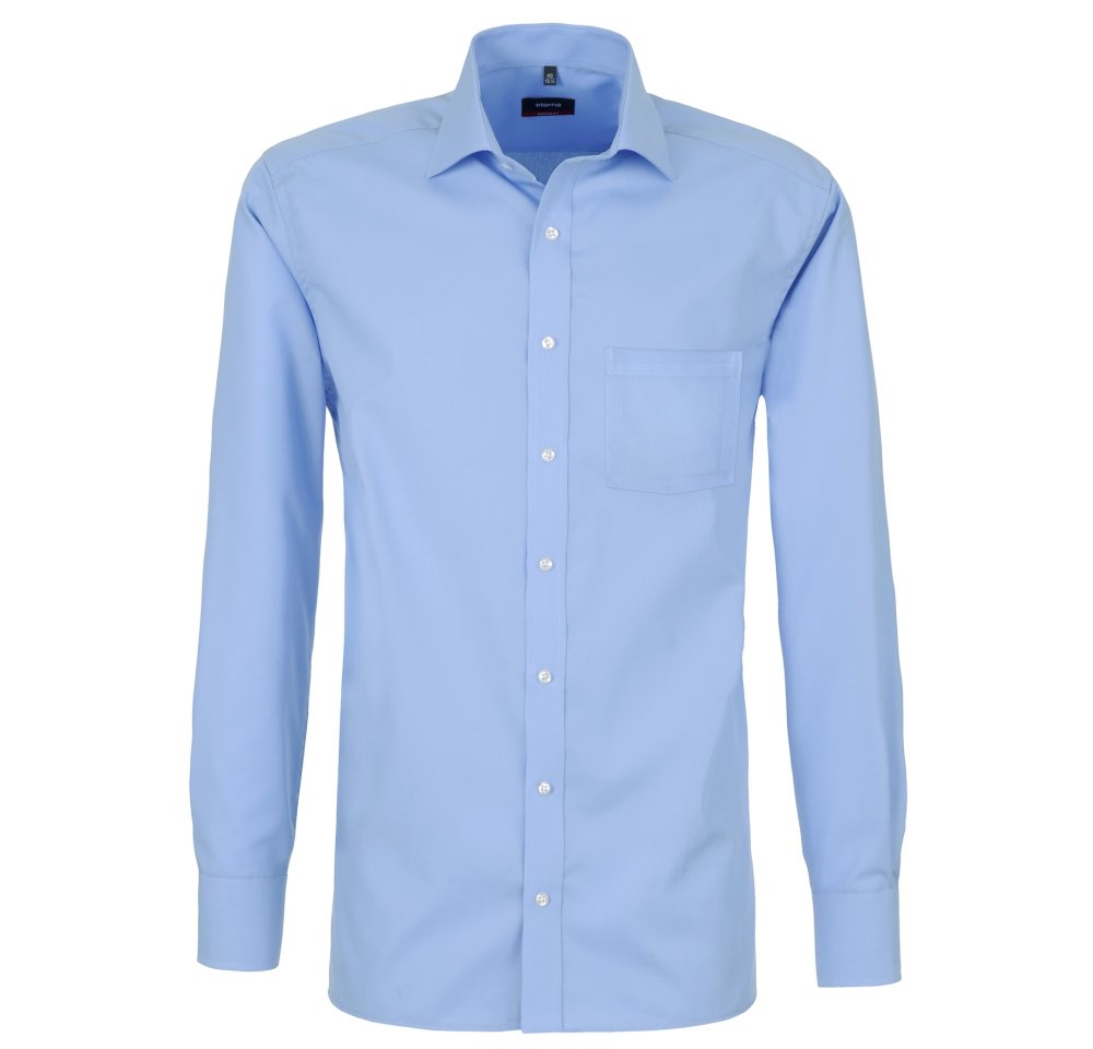 Рубашка на белом фоне