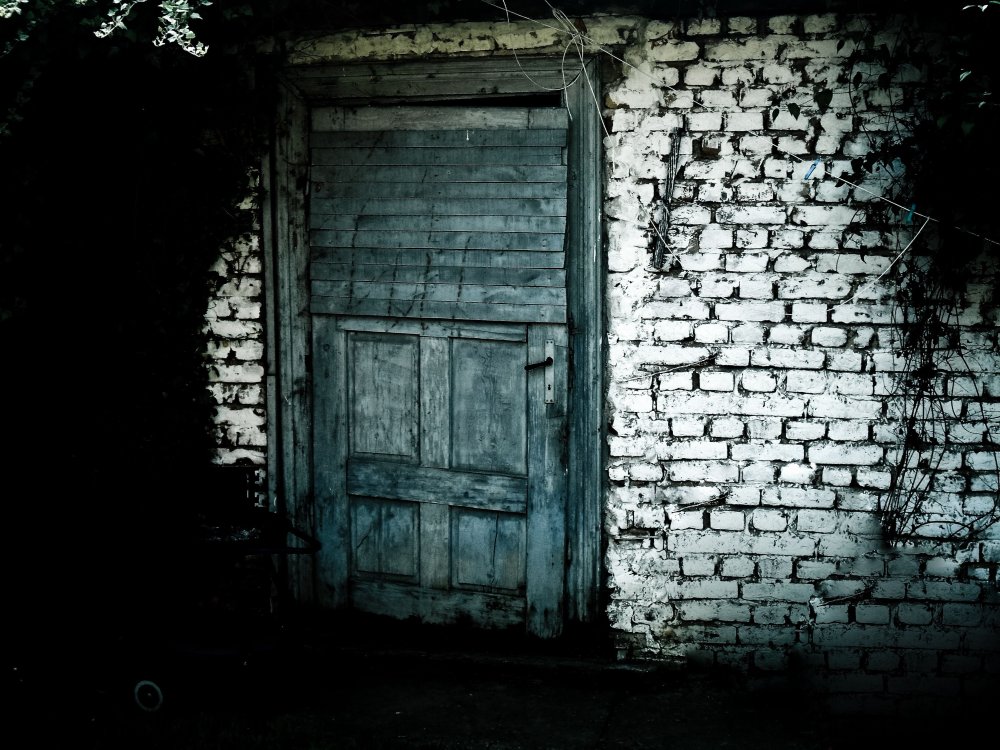 Страшная дверь