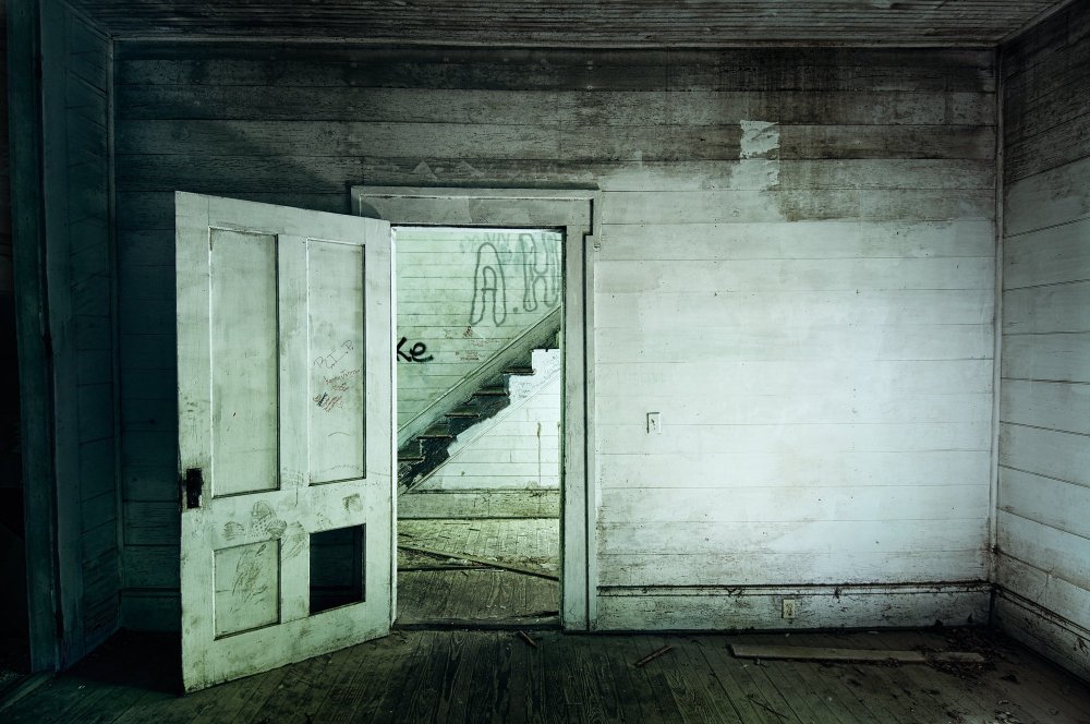 Запертая дверь арт