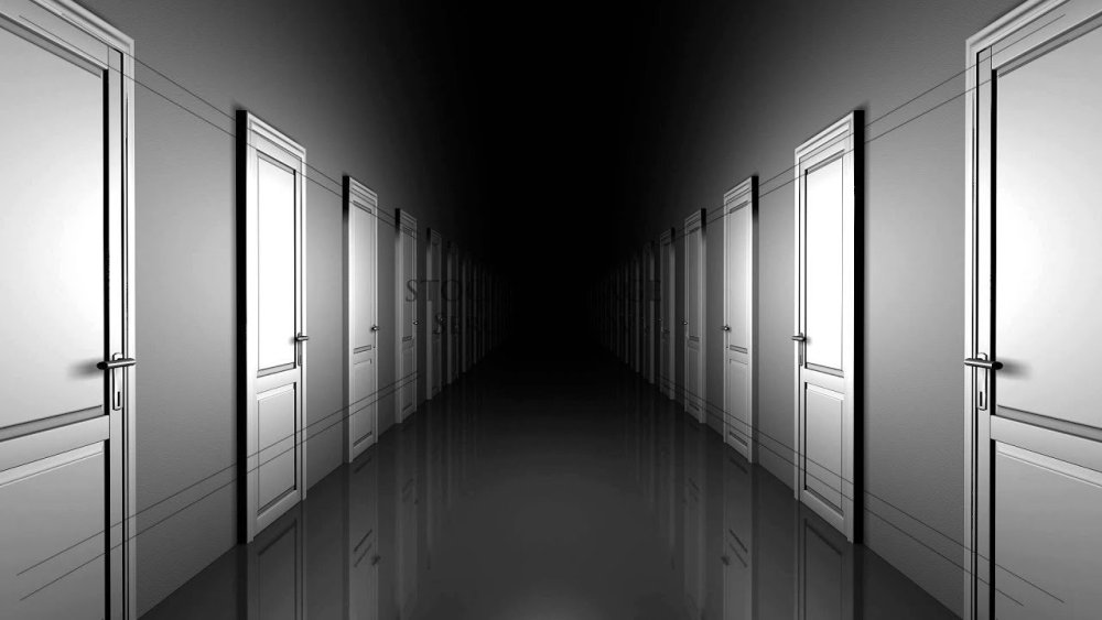 Много дверей в коридоре