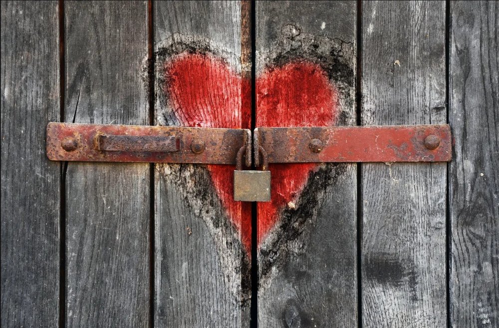 Закрытая дверь